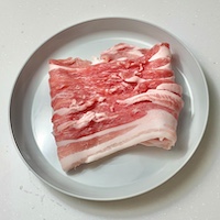 簡単レシピ材料の薄切り豚バラ肉