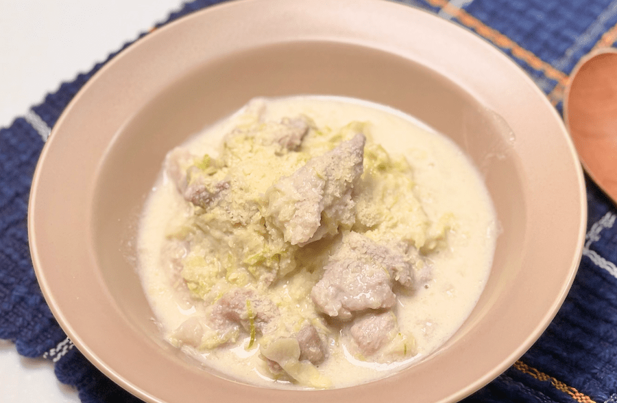 レンジで作れる豚こま肉とキャベツの豆乳ほっこりスープの簡単レシピ