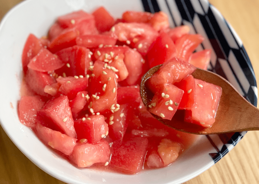 簡単副菜トマトの生姜中華和えの完成