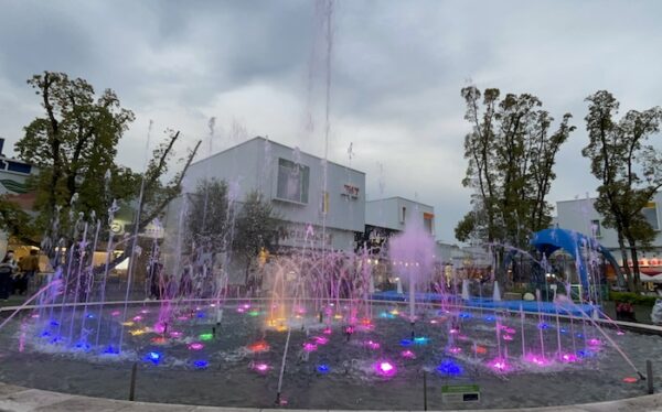 メイカーズピアの噴水ショー